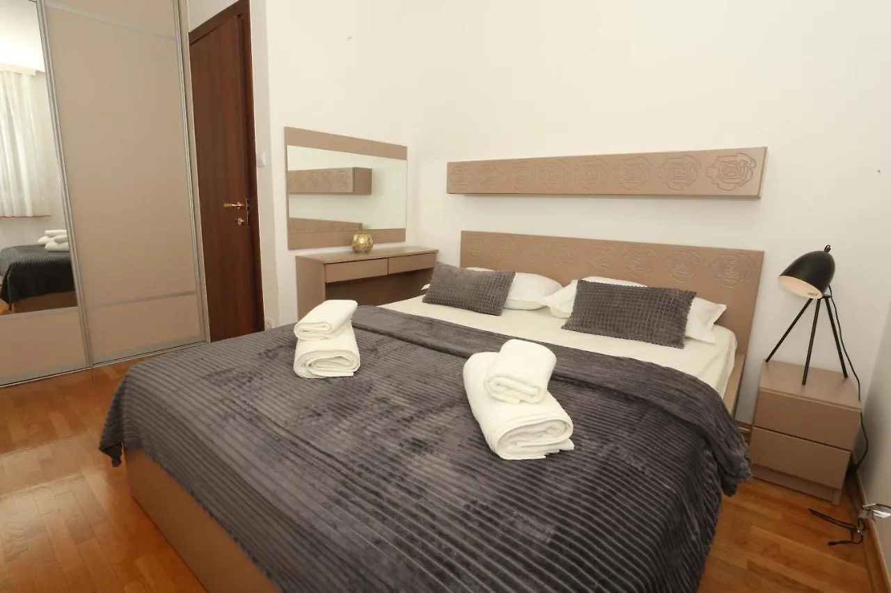 Sea Charm Split Apartment